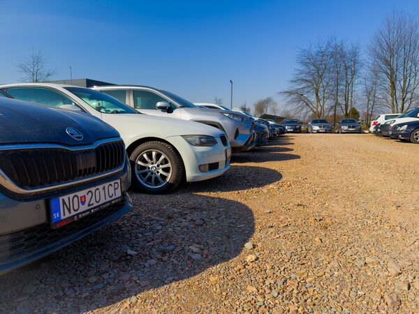 Parking długoterminowy przy lotnisku Balice